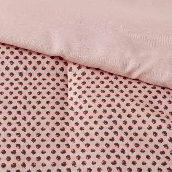 7pc Queen Strawberry Print Comforter & Sheet Set - Room Essentials - Target 2023 - Picture 4 of 8
